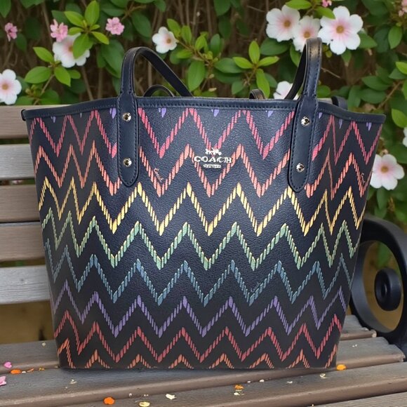 Coach Reversible City Tote with Geo Chevron print - Picture 1 of 6